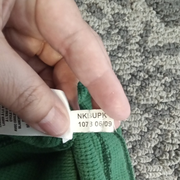 Aeropostale Green Crewneck Sweater Spell Out Logo Unisex Size Medium - Picture 7 of 9